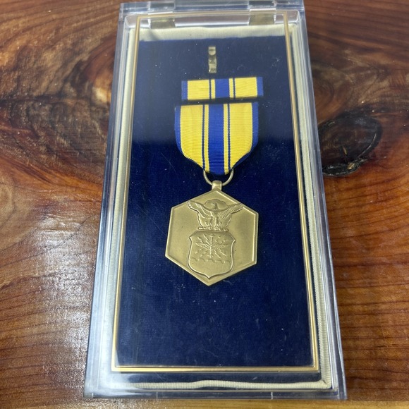 Vintage Bronze Eagle Medal Pin For Military Merit & Presentation Case War*Read - Picture 1 of 4